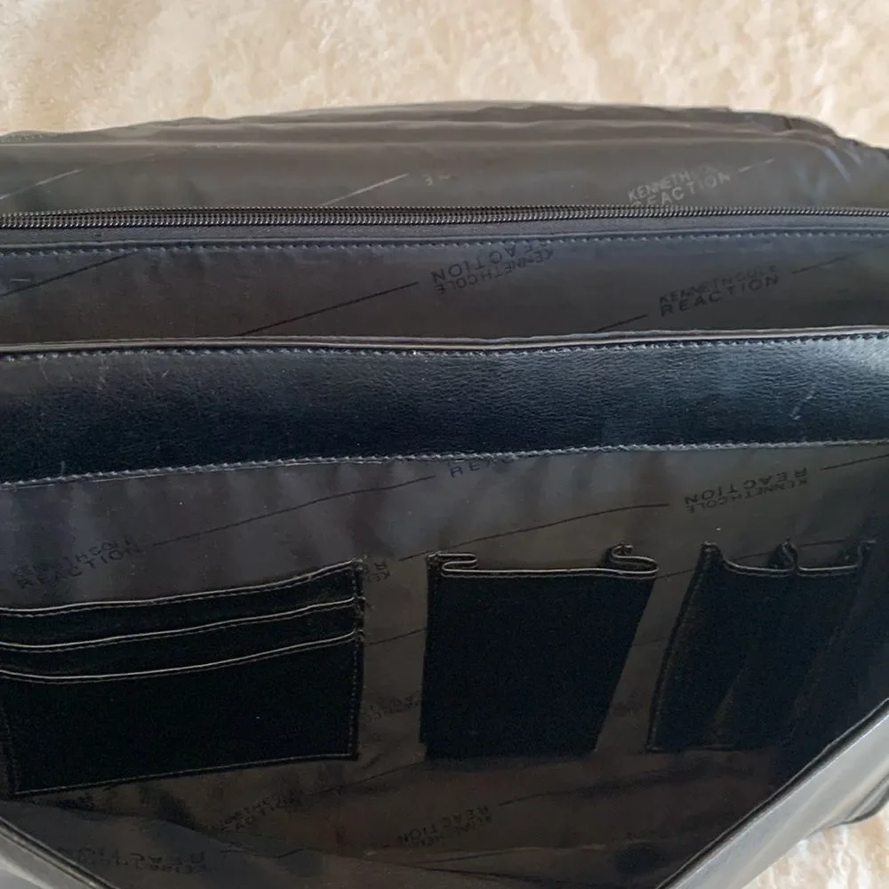 KENNETH COLE REACTION TRUE COLORS GENUINE LEATHER PORTFOLIO - BLACK